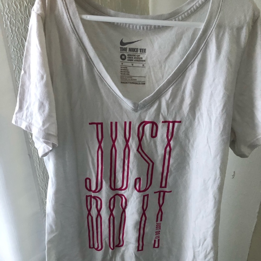 Women’s Nike shirt size medium guc